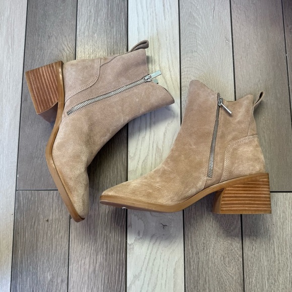 Steve Madden Tan Ankle Booties with Elastic Panels - Picture 4 of 9